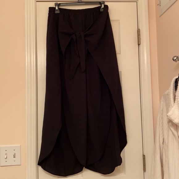 Split Leg Crop Pant - Picture 4 of 7